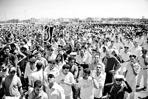 Crowds gathered to protest outside Mubarak's trial, August 2011. (Photo: Maggie Osama / flickr)