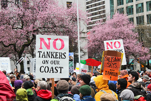 You don't need police spies to tell you there's big opposition to Enbridge's pipeline plans. (Photo: Laríssa / Flickr)