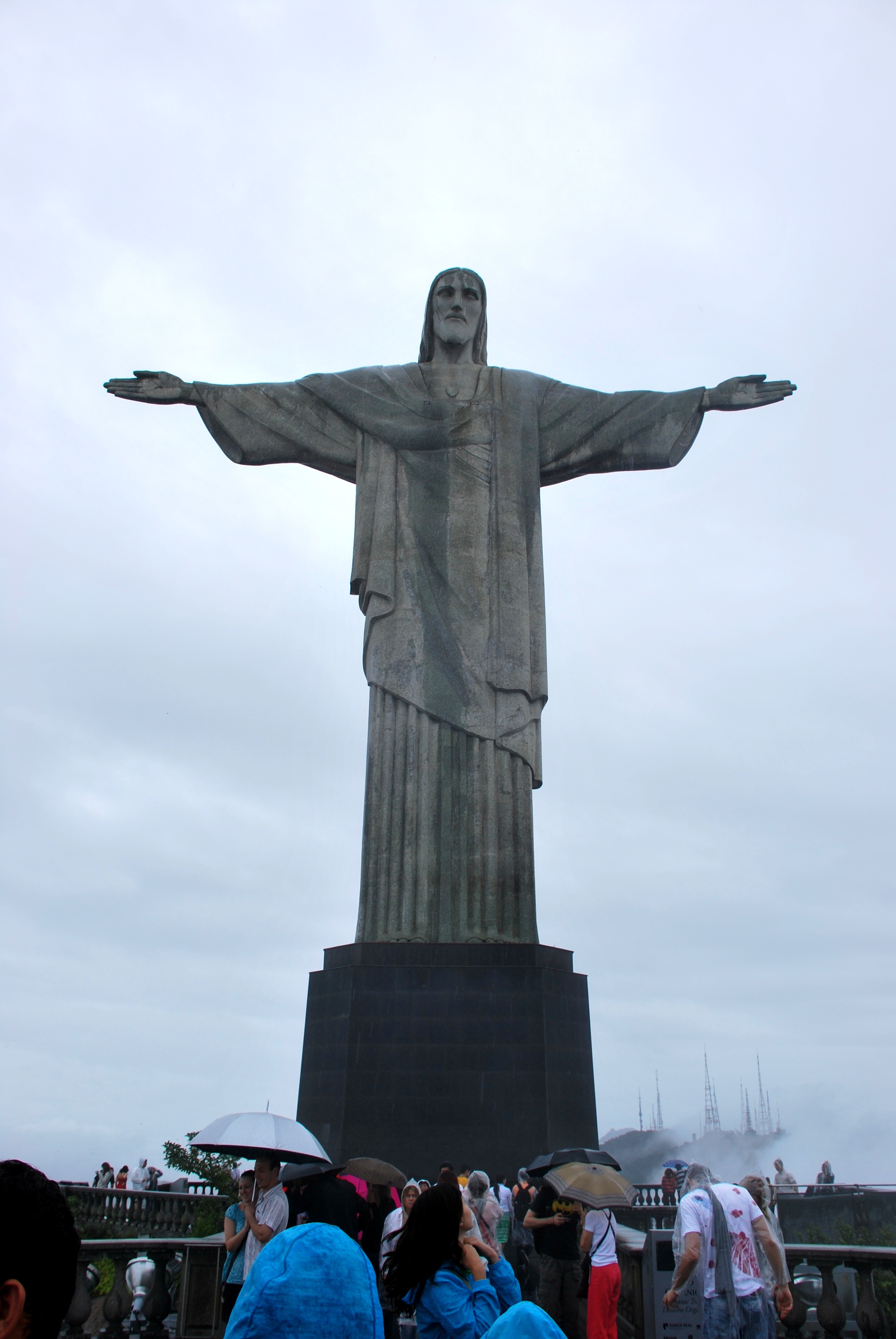 Cristo - statue and umbrellas