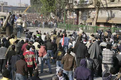 Anti and pro-Mubarak protesters clash at Tahrir square, in Cairo, Egypt, 2 Feb. 2011. The square was the scene of violent clashes between opposition protesters and pro-government supporters, with dozens reported injured. Photo: Nasser Nouri/Flickr