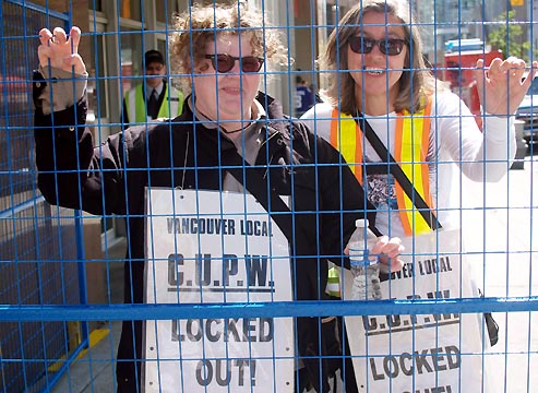 CUPW members in Vancouver. Photo: David P. Ball