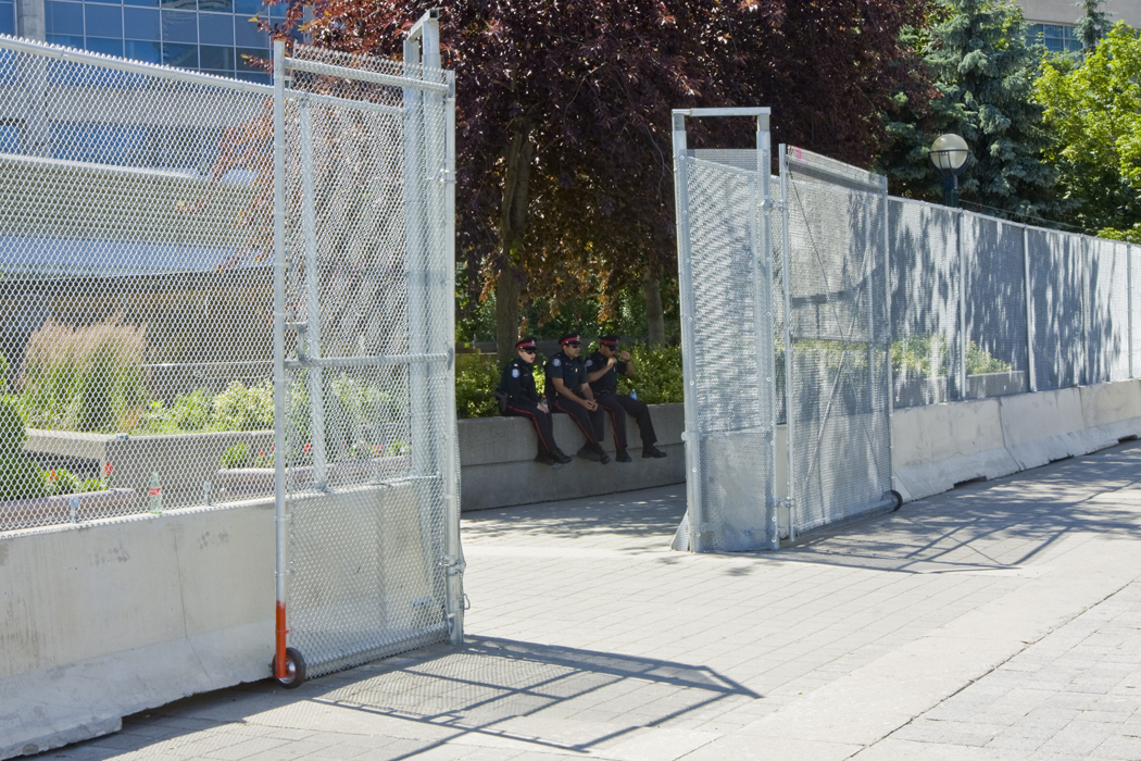 Police lunch at the G20 security fence in Toronto. Photo: Kristen Hanson.
