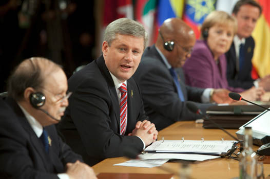 Prime Minister Stephen Harper announces Canadas contribution to the Muskoka Initiative on Maternal, Newborn and Child Health during a working session with G8 and African Outreach leaders. Official photo.