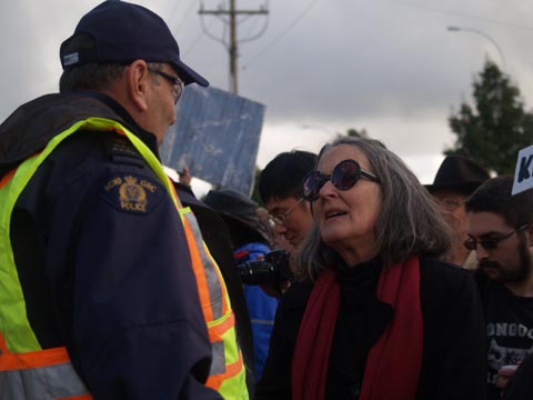 Lawyers Against the War's Gail Davidson speaks to an RCMP officer at the protest against George W. Bush's visit to Surrey, B.C.