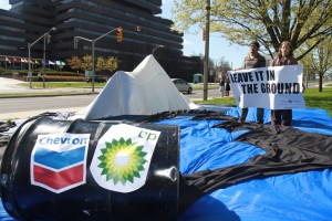 A protest calls attention to the dangers of offshore oil drilling in the Arctic. (Photo: Council of Canadians)