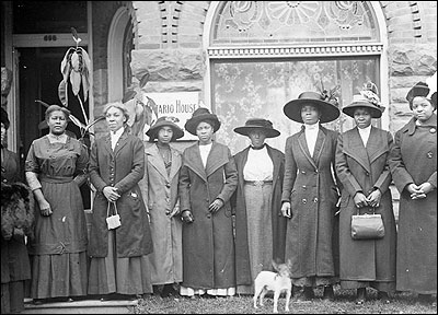 Women in front of YWCA’s Ontario House, 698 Ontario Street ca. 1912 Photographer: William James City of Toronto Archives Fonds 1244, Item 71.22