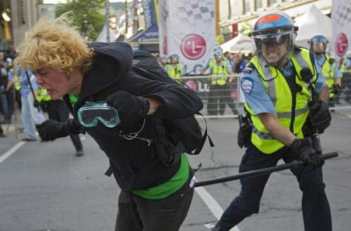 cop hits protester