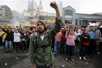 Hondurans protest after the 2009 coup d'etat. (Photo: http://mycornerofthesandbox.blogspot.ca/)