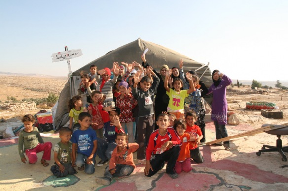 The children of Susiya. (Photo: http://susiyaforever.wordpress.com/)