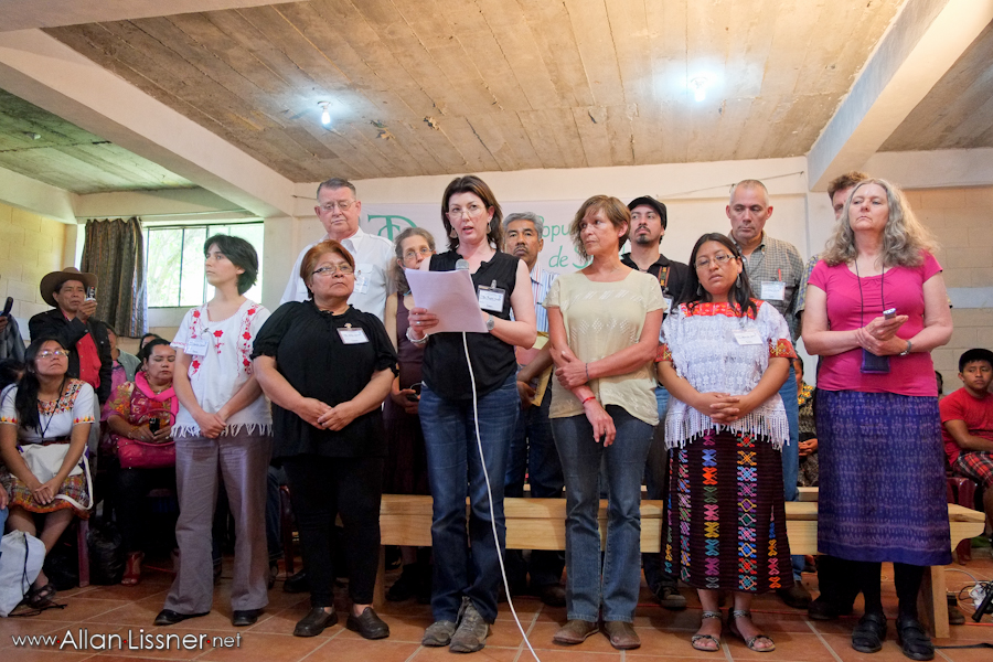 The judges read the verdict against Goldcorp. (Photo: Allan Lissner)