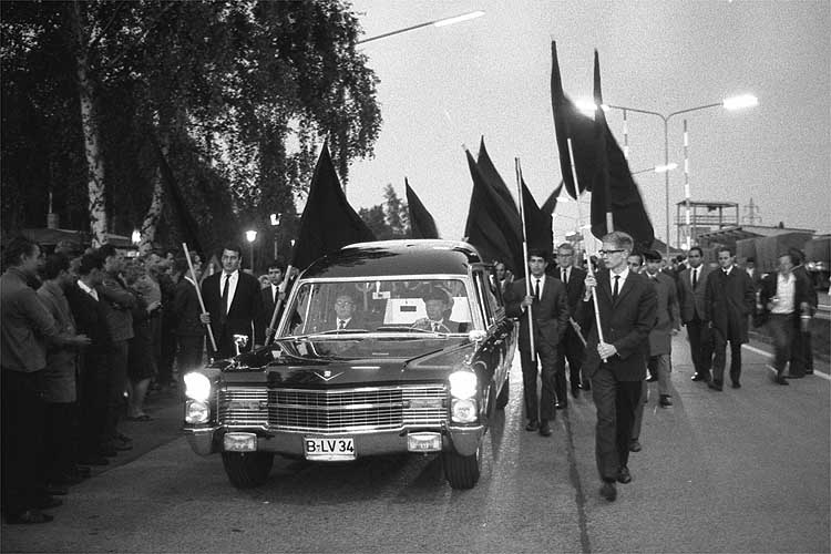 The burial of  Benno Ohnesorg. (Photo: KasamaProject.org)