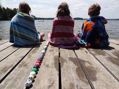 Rabble_Littlejohn_Children_on_Dock_Golfballs