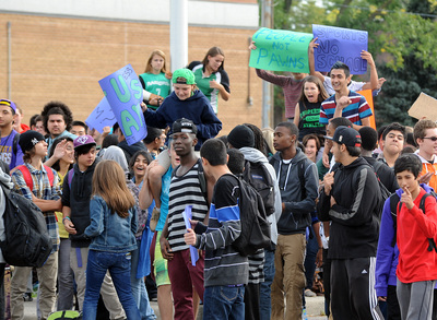 Erindale Secondary School students protest. (Photo: mississauga.com)