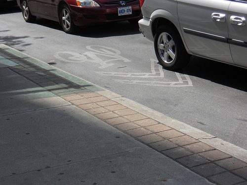 Bike lanes on Jarvis. (Photo: Sweet One / flickr)