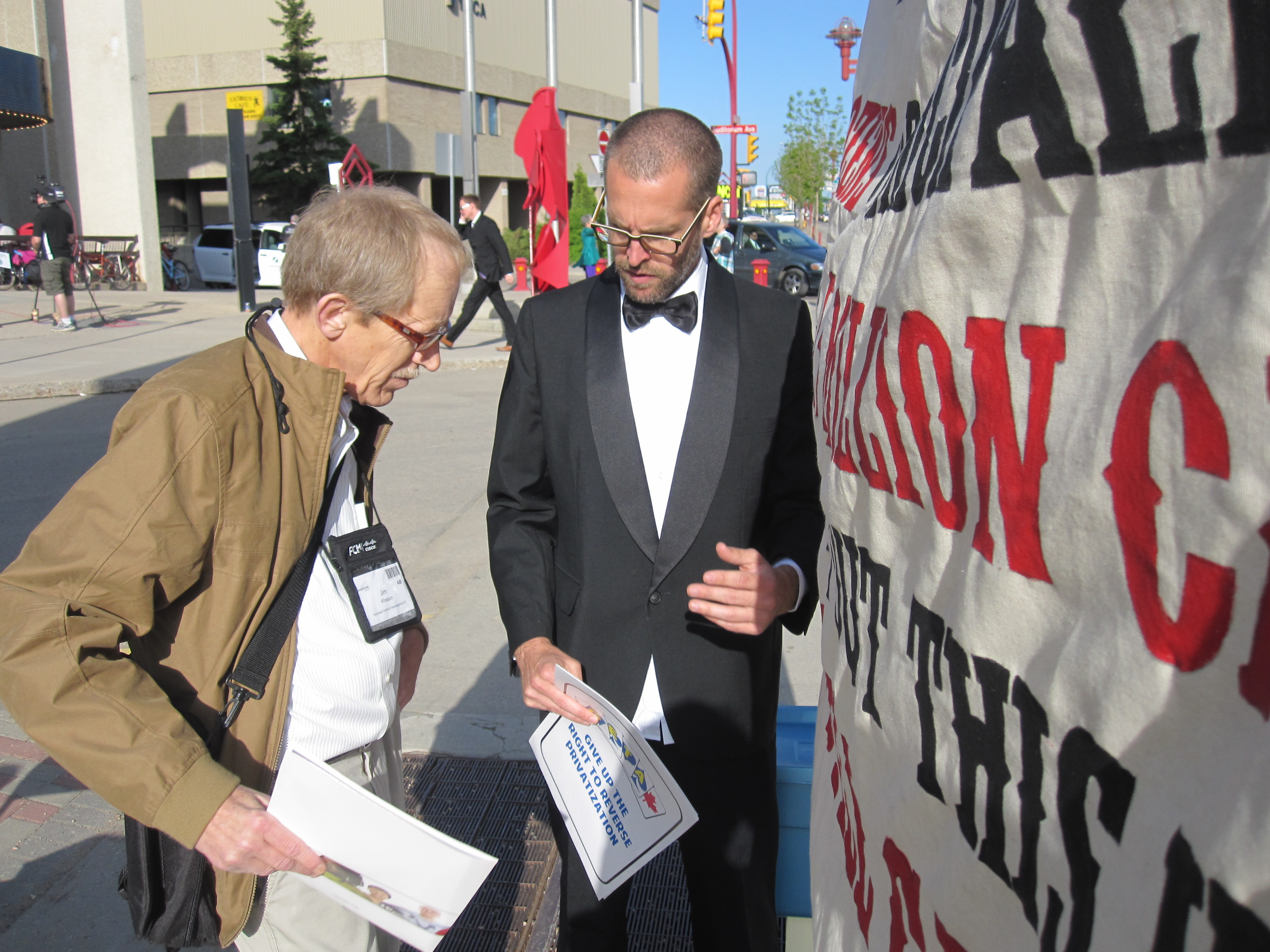 Saskatoon chapter activists inform local councillors about CETA outside the FCM
