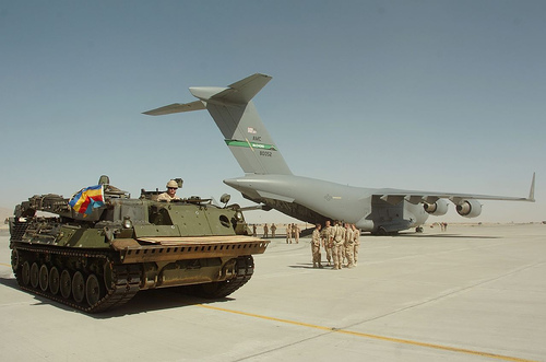 Canadian C-17 in Kandahar, Afghanistan, 2006. (Photo: lafrancevi / flickr)