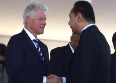 bill_clinton_greets_duvalier_on_second_earthquake_anniversary_photo_hip