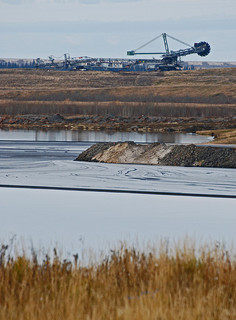 A tar sands tailings pond in Alberta. (Photo: NWFblogs/ Flickr)