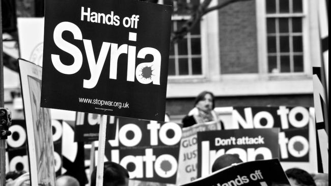 1000s-protest-outside-uk-pms-office-against-intervention-in-syria_0