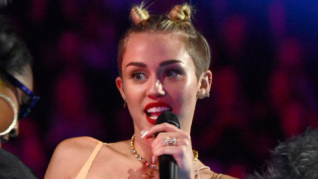 5359911-miley-cyrus-vmas-performance-gets-negative-reaction