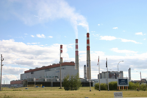 Coal-fired plant in Alberta. (Photo: pembina.institute / flickr)