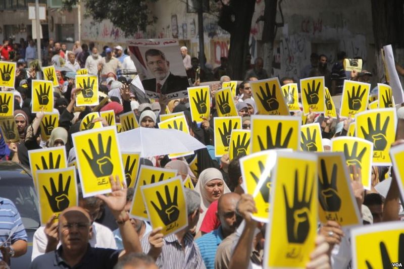 r4bia_sign_used_in_solidarity_with_victims_of_rabaa_crackdown_23-aug-2013