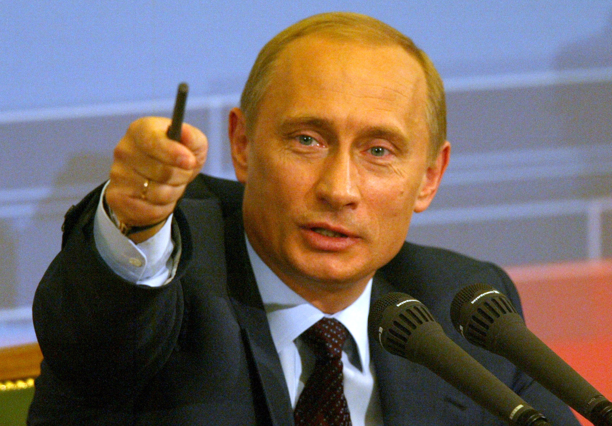Vladimir Putin trades insults with Stephen Harper and John Baird over Ukraine