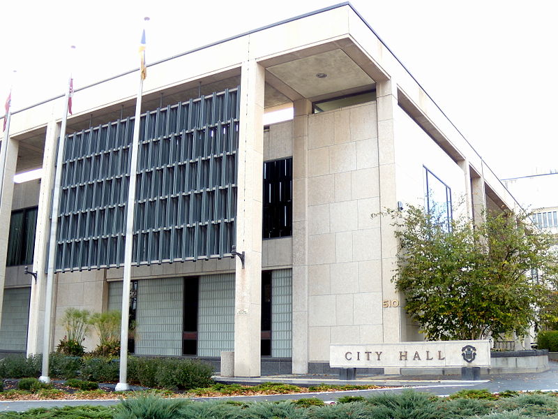 800px-winnipegs_city_hall_building