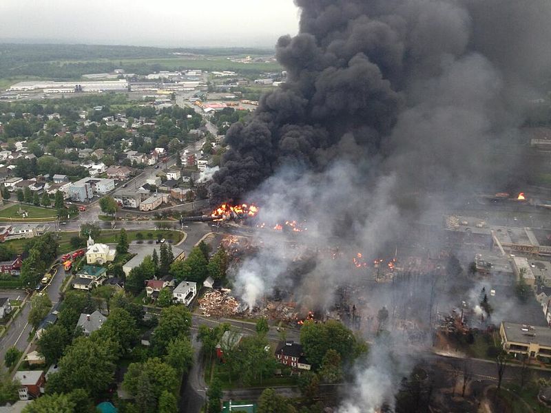 lac_megantic_oil_train_disaster_july_6_2014_photo_from_wikimedia