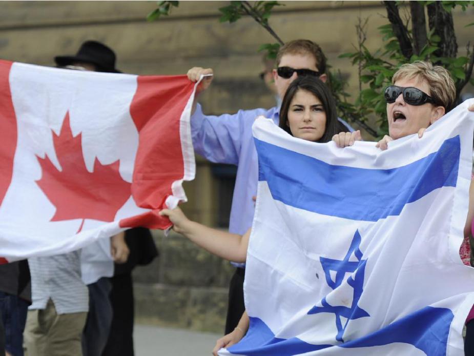 Pro-Israel counter-protest in front of PMO. Photo by Justin Tang