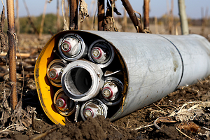 cluster_munition_in_an_unexploded_uragan_rocket_in_a_field_in_territory_controlled_by_the_ukrainian_government_near_novomykhailivka_on_october_14_2014_photo_by_ole_solvang_human_rights_watch