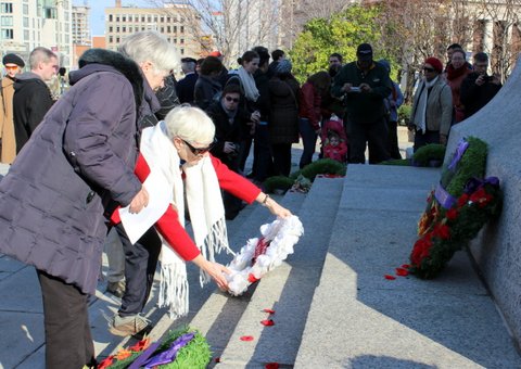 Heather Menzies, Rosalie Reyn lay wreath of Remembrance Day white poppies