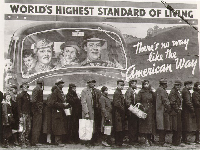 b-w_living-1937-bread-lind-during-louisville-flood