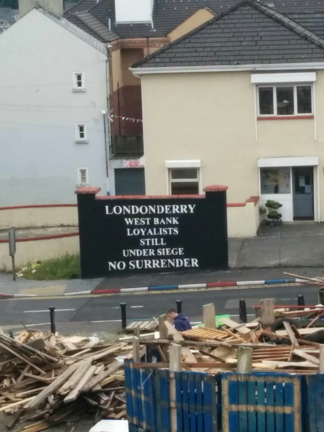 Defiant sign in Londonderry Protestant neighbourhood