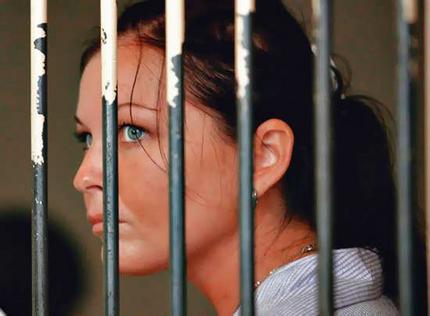 woman_in_jail