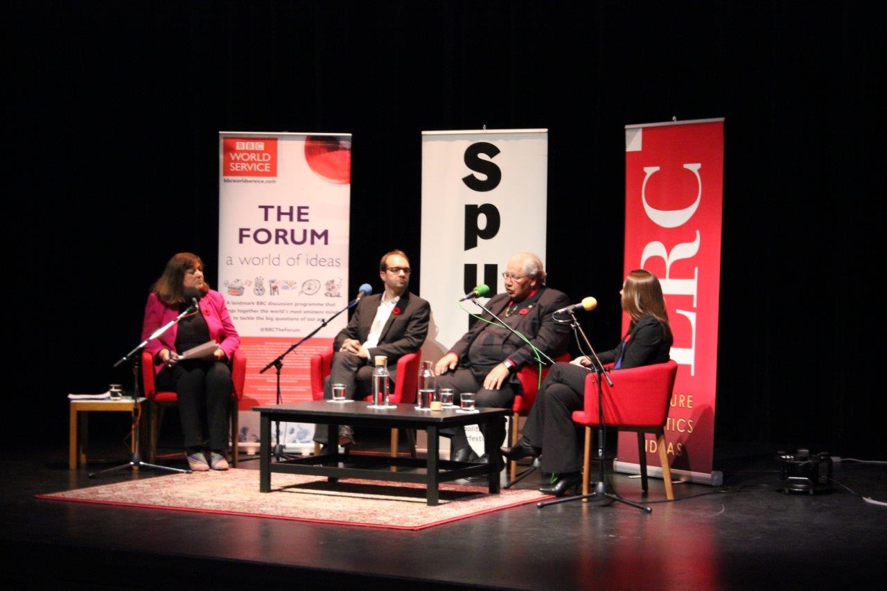 Justice Murray Sinclair (centre right) hopes the Trudeau government will act on