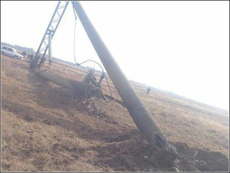 one_of_the_electricity_pylons_servicing_crimea_sabotaged_on_nov_20_2015_tv_rezda_image_on_twitter