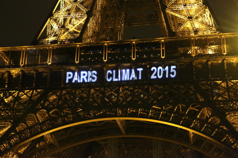'Paris Climat 2015' sign on Eiffel Tower; Photo: World Tech Today