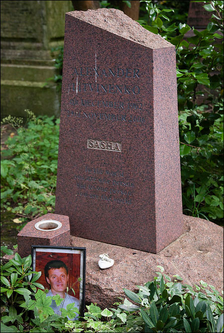 gravesite_of_alexander_litvinenko_in_londons_highgate_cemetery_flikr_commons
