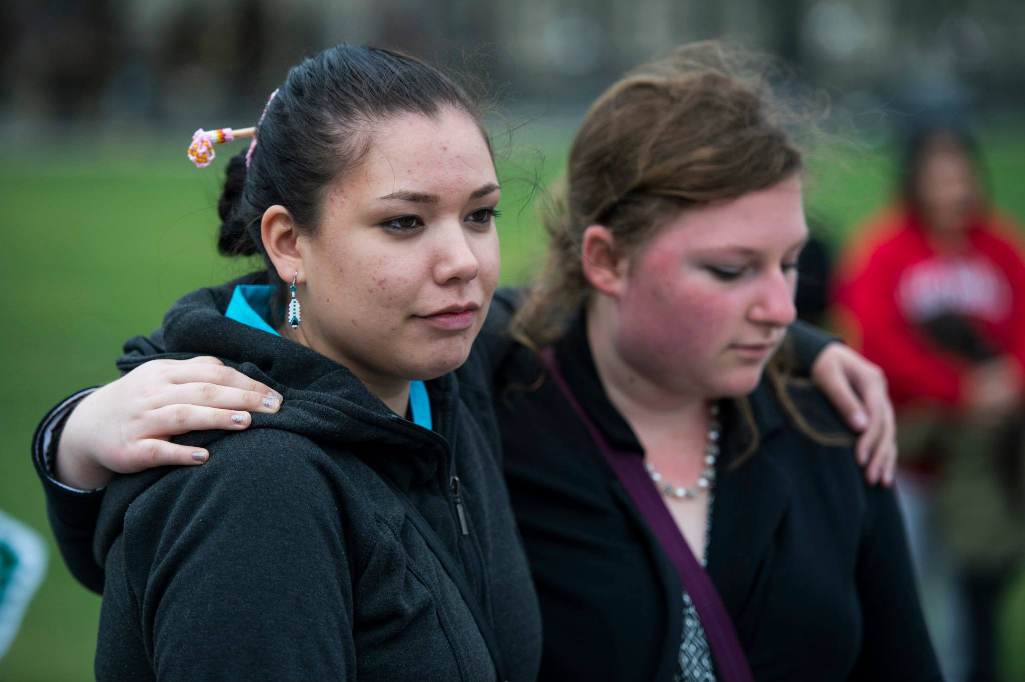 Two participants at the mass Blanket Exercise on Parliament Hill, June 2015