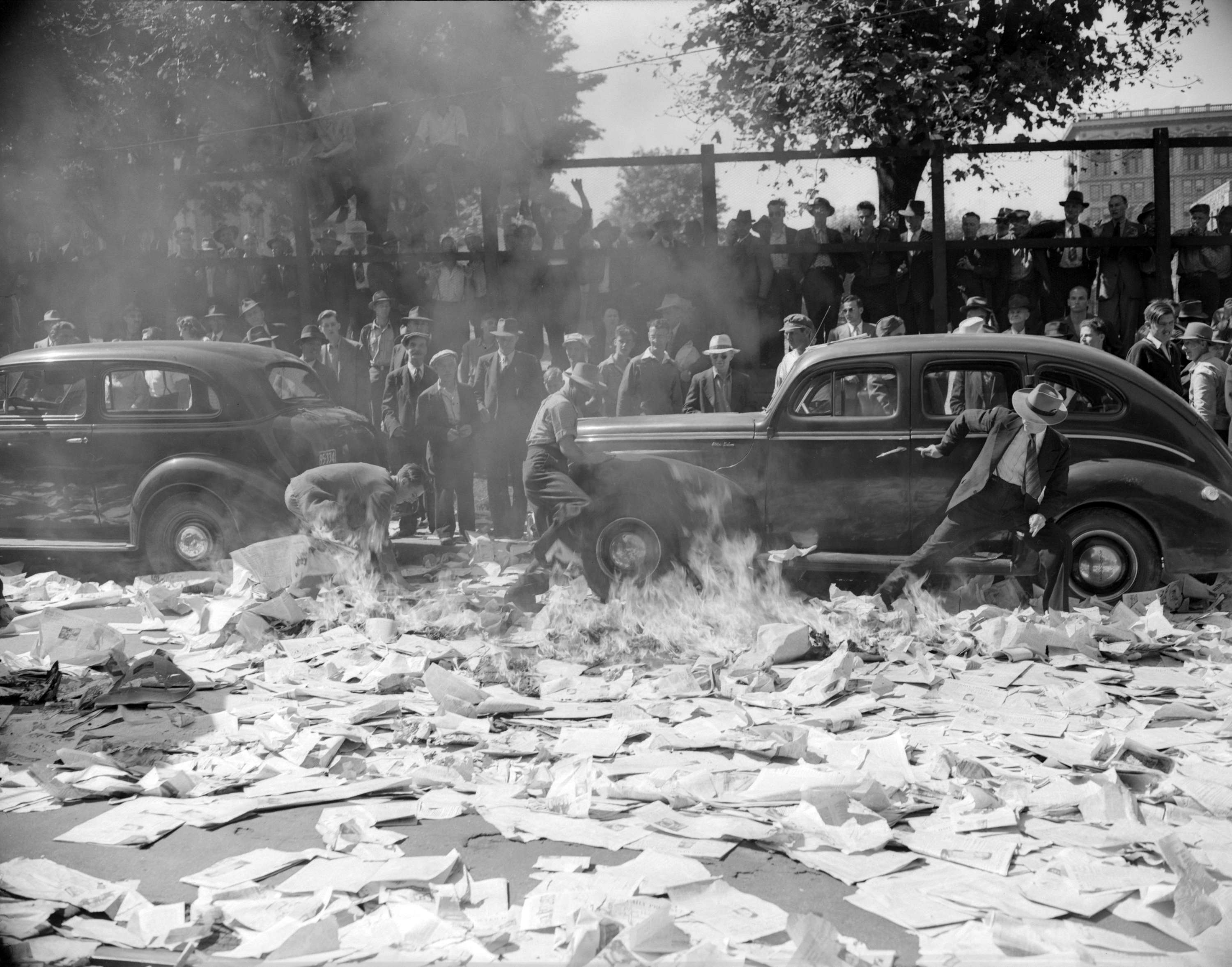 Striking printers at the Vancouver Province newspaper, 1946