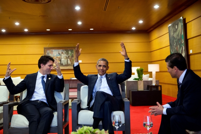 president_barack_obama_talks_with_prime_minister_justin_trudeau_of_canada_and_president_enrique_pena_nieto_of_mexico_prior_to_the_2015_apec_summit_0