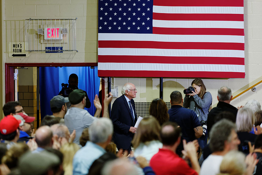 senator_of_vermont_bernie_sanders_at_derry_town_hall_pinkerton_academy_nh_october_30th_2015_by_michael_vadon_03