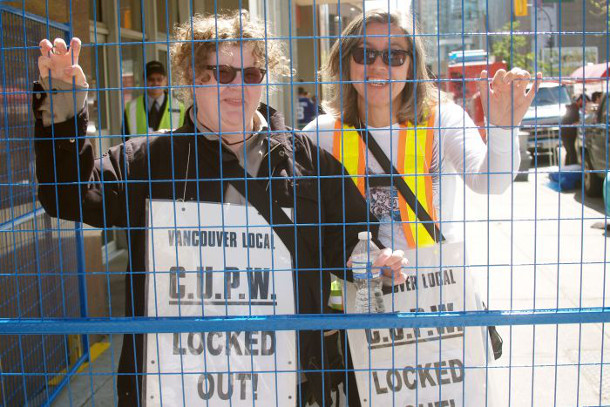 Locked out CUPW members, 2011 (David Ball Photo)