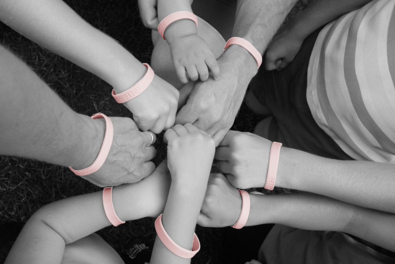 hands_with_pink_bracelets