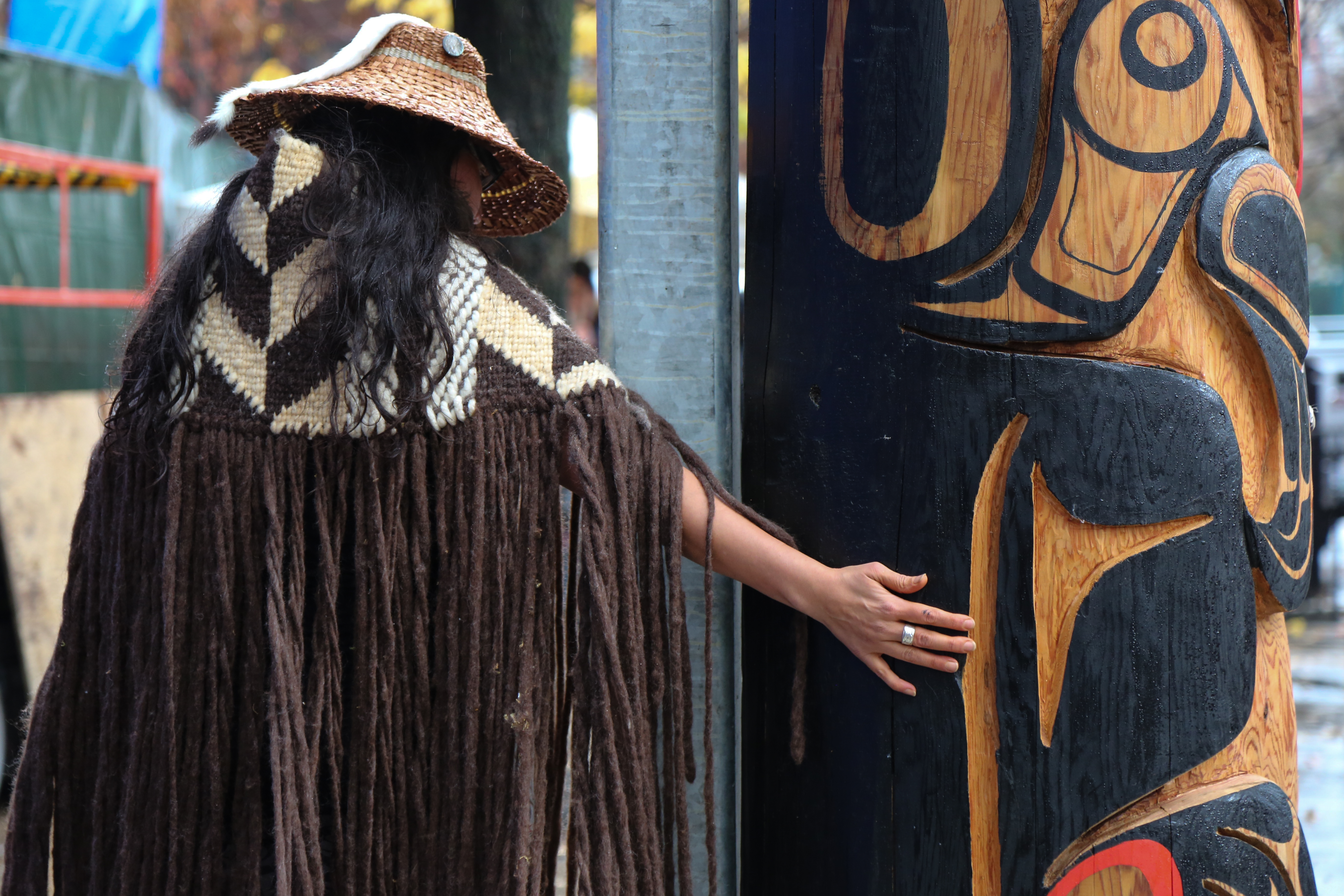 Totem pole honouring survivors of injustice in Vancouver to be