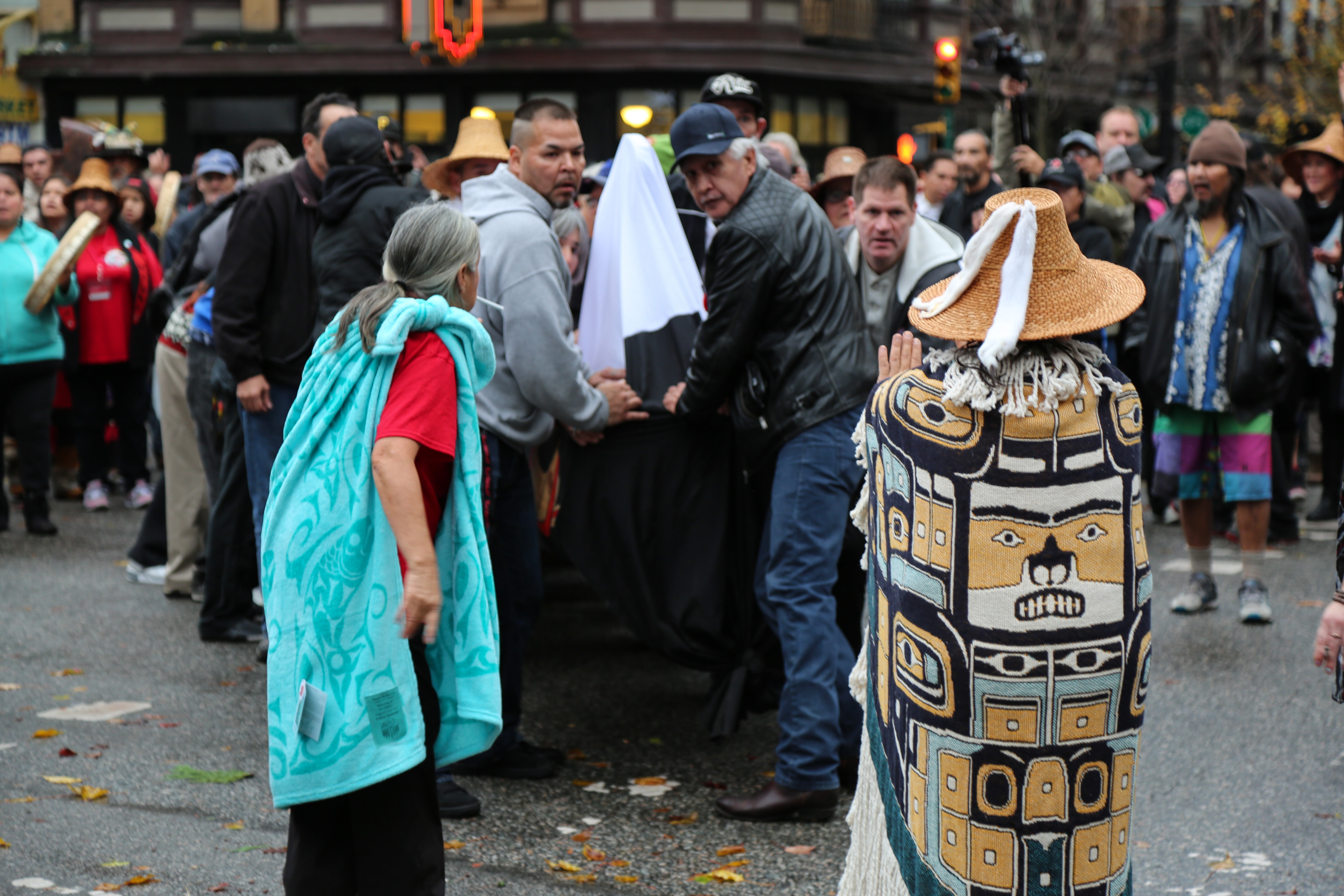 Totem pole honouring survivors of injustice in Vancouver to be