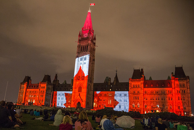 canada_flag_light_show