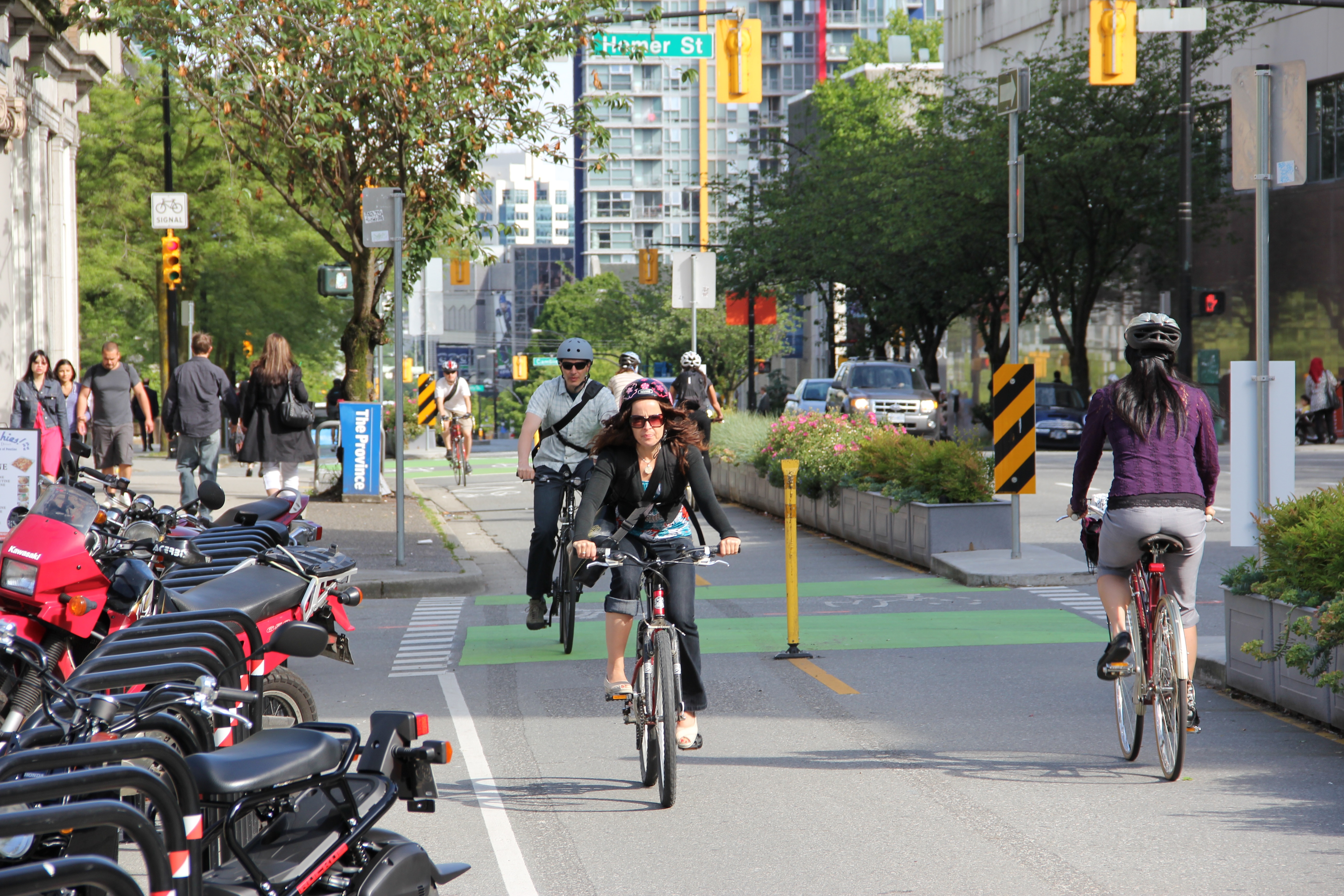 Rush Hour on the Dunsmuir Separated Bike Lane. Image: Flickr/Paul Krueger