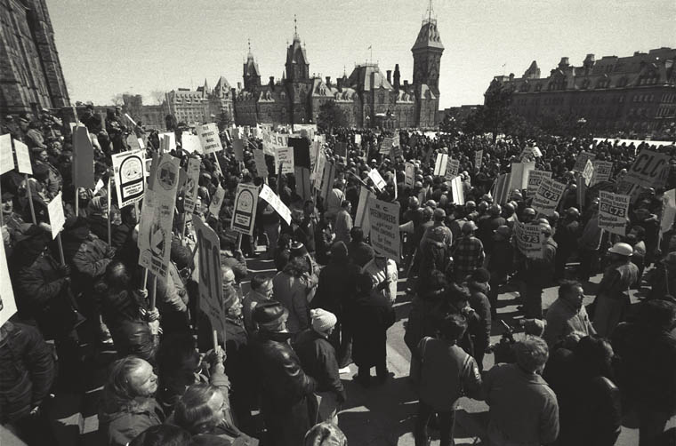 Labour Demonstration against wage controls, Parliament Hill, 1942. Image: Library and Archives Canada/flickr